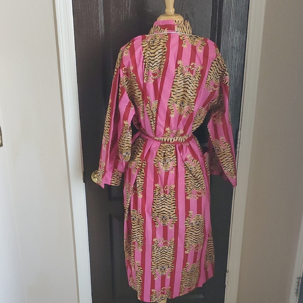 Pink and Black Tiger Robe Nwot - Picture 6 of 6